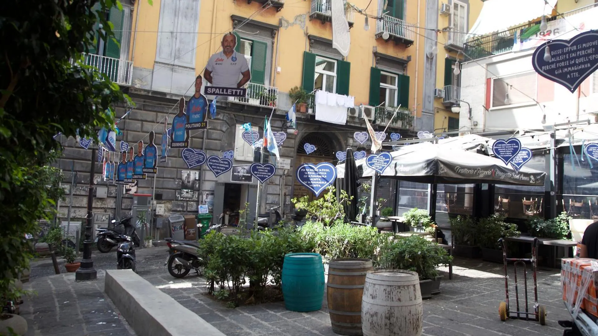 Apartment Da Nonna Lina Ai Quartieri Naples Italy